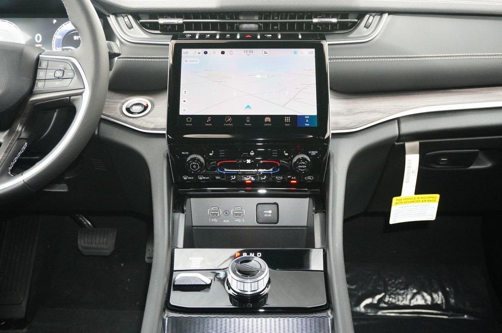 new 2025 Jeep Grand Cherokee car, priced at $43,449