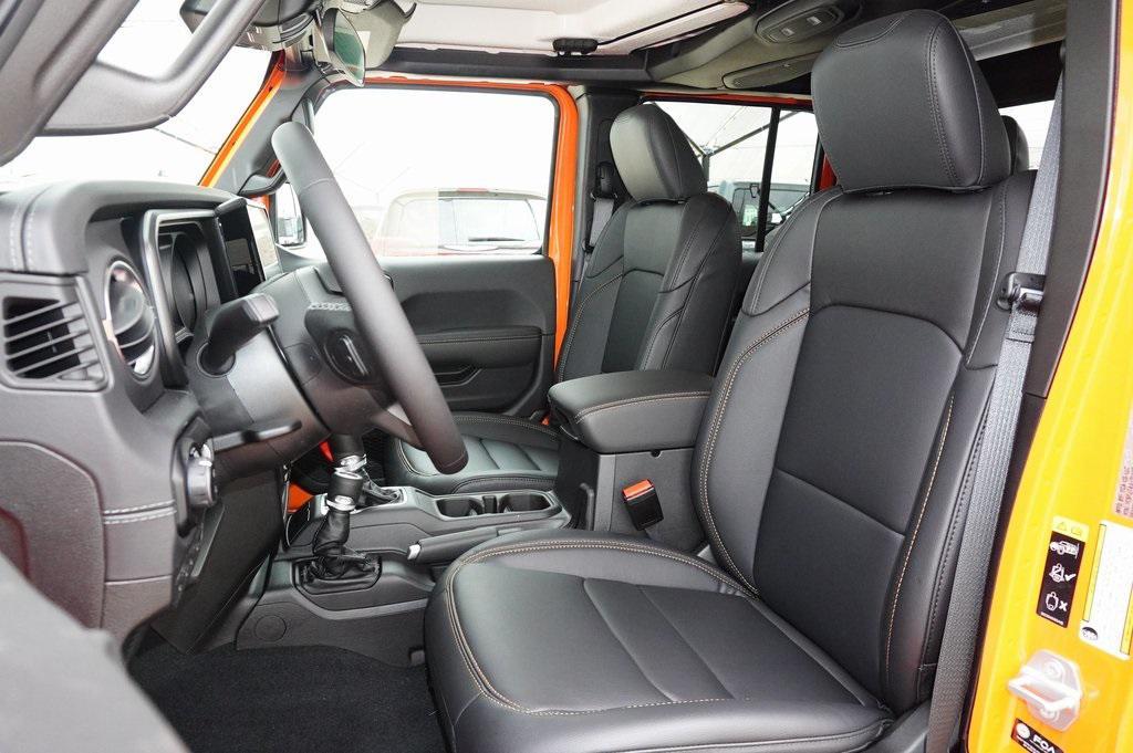 new 2025 Jeep Gladiator car, priced at $43,962