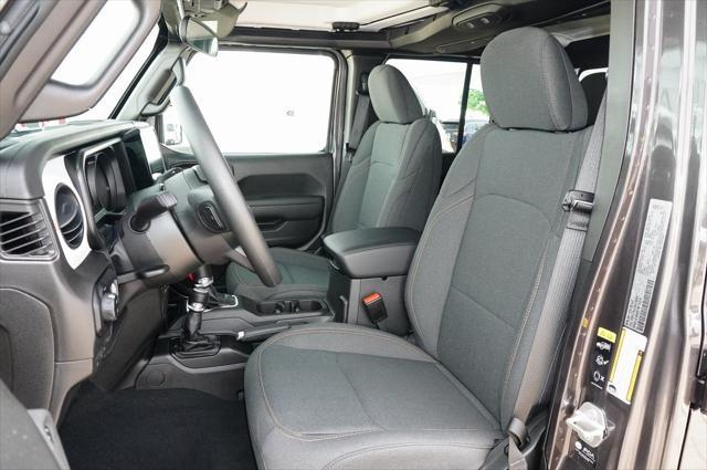 new 2025 Jeep Gladiator car, priced at $41,532