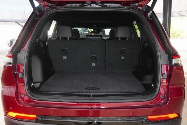 new 2025 Jeep Grand Cherokee car, priced at $40,484