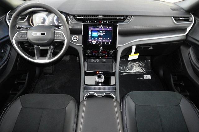 new 2025 Jeep Grand Cherokee car, priced at $40,484