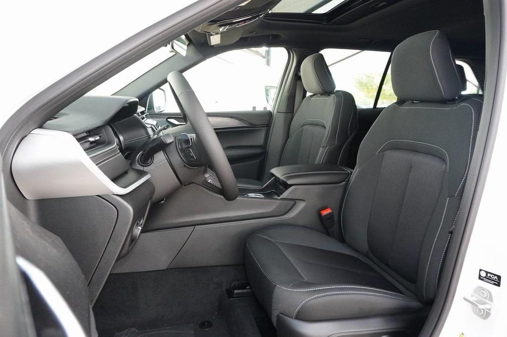 new 2025 Jeep Grand Cherokee car, priced at $38,303