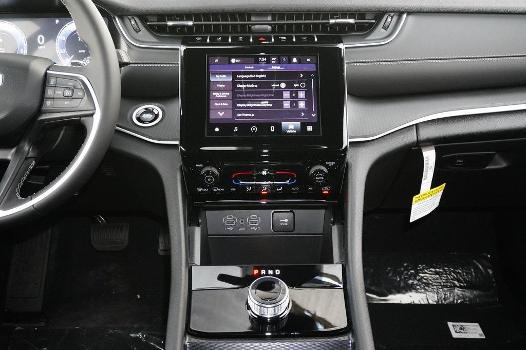 new 2025 Jeep Grand Cherokee car, priced at $38,303
