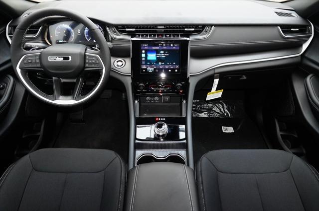 new 2025 Jeep Grand Cherokee car, priced at $37,297