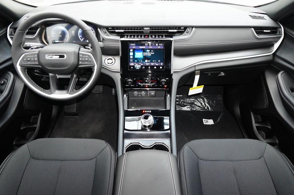 new 2025 Jeep Grand Cherokee car, priced at $36,437