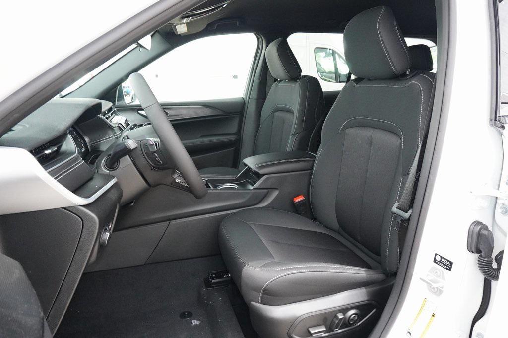 new 2025 Jeep Grand Cherokee car, priced at $36,437