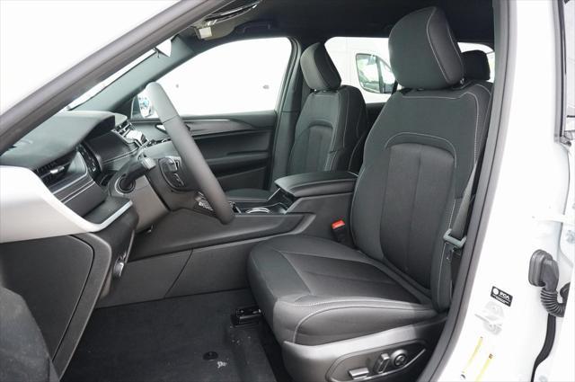 new 2025 Jeep Grand Cherokee car, priced at $37,297