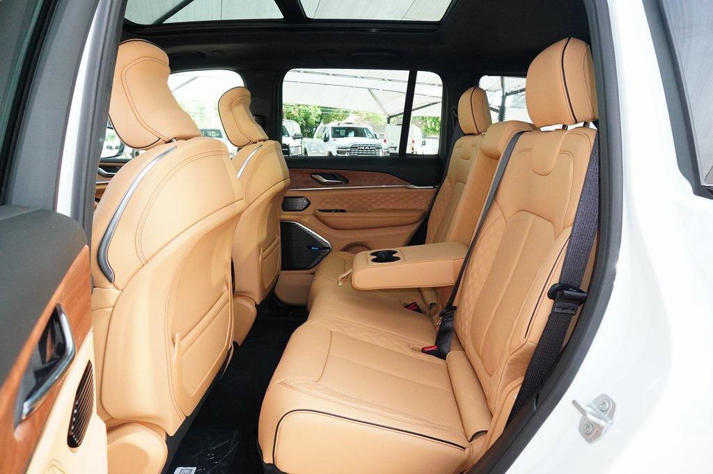 new 2025 Jeep Grand Cherokee car, priced at $58,973