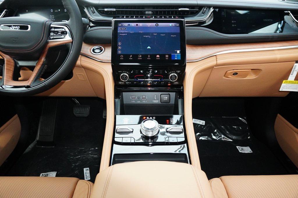 new 2025 Jeep Grand Cherokee car, priced at $58,973