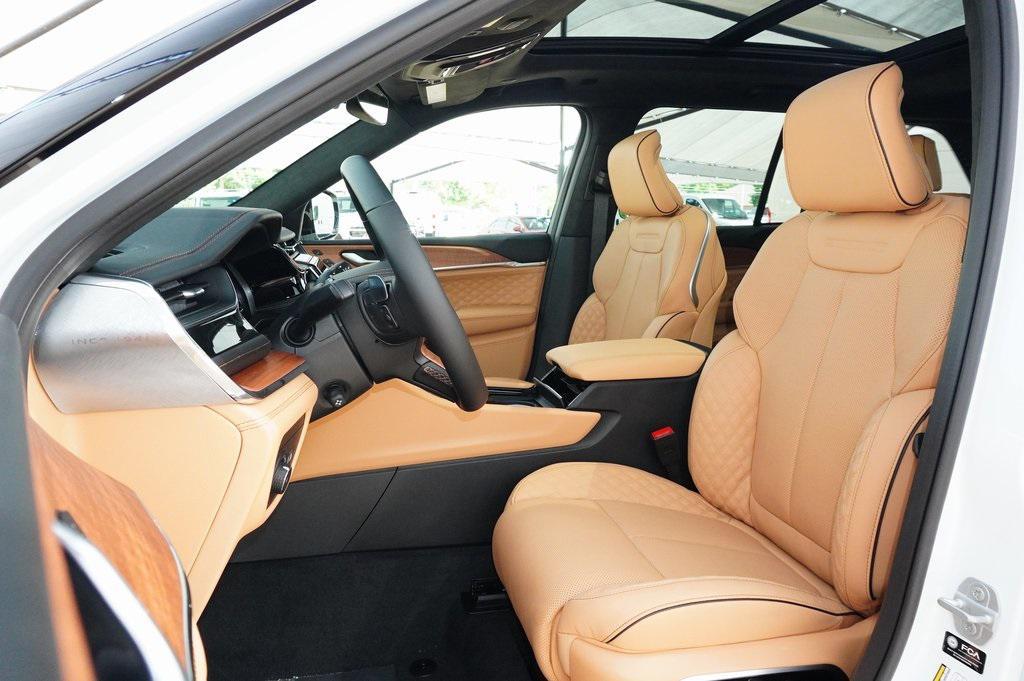 new 2025 Jeep Grand Cherokee car, priced at $58,973