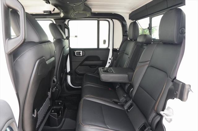 new 2025 Jeep Gladiator car, priced at $43,646