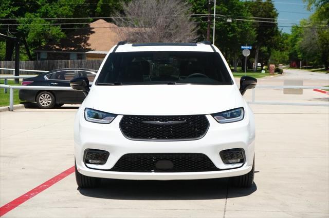 used 2024 Chrysler Pacifica car, priced at $39,999