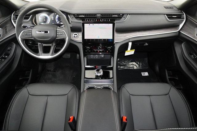 new 2025 Jeep Grand Cherokee car, priced at $42,323