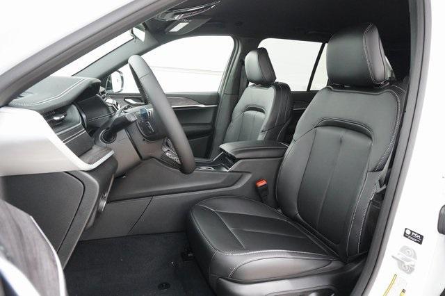 new 2025 Jeep Grand Cherokee car, priced at $42,323