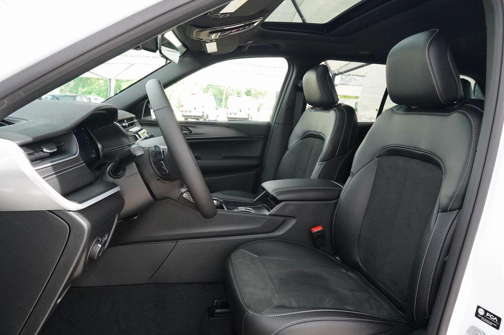 new 2025 Jeep Grand Cherokee car, priced at $41,216