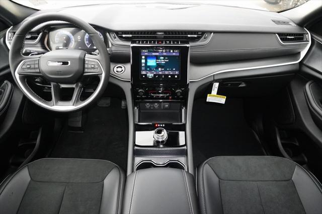 new 2025 Jeep Grand Cherokee car, priced at $40,488