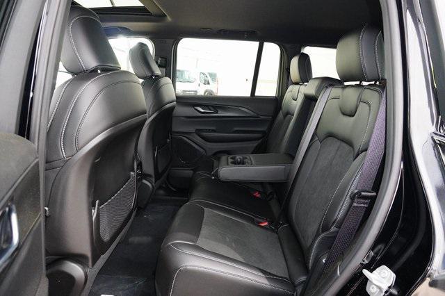 new 2025 Jeep Grand Cherokee car, priced at $41,600