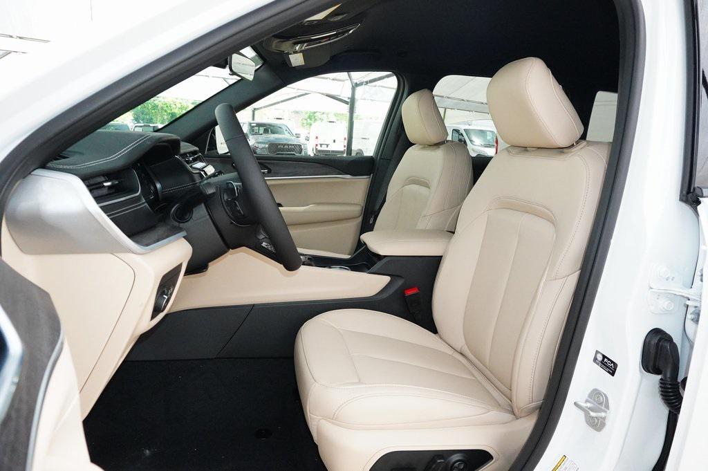new 2025 Jeep Grand Cherokee car, priced at $40,968