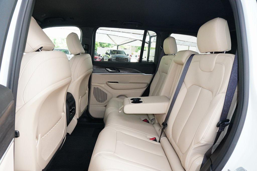 new 2025 Jeep Grand Cherokee car, priced at $40,968