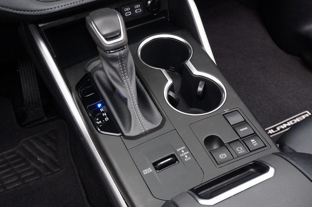 used 2024 Toyota Highlander car, priced at $39,888