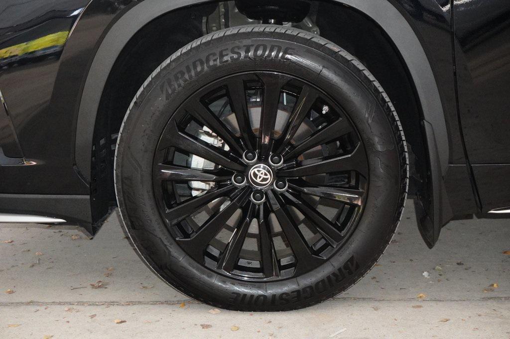 used 2024 Toyota Highlander car, priced at $39,888