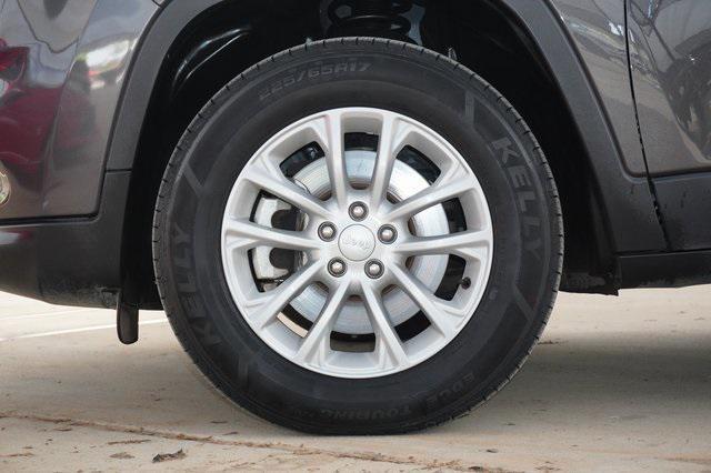 used 2022 Jeep Cherokee car, priced at $25,728