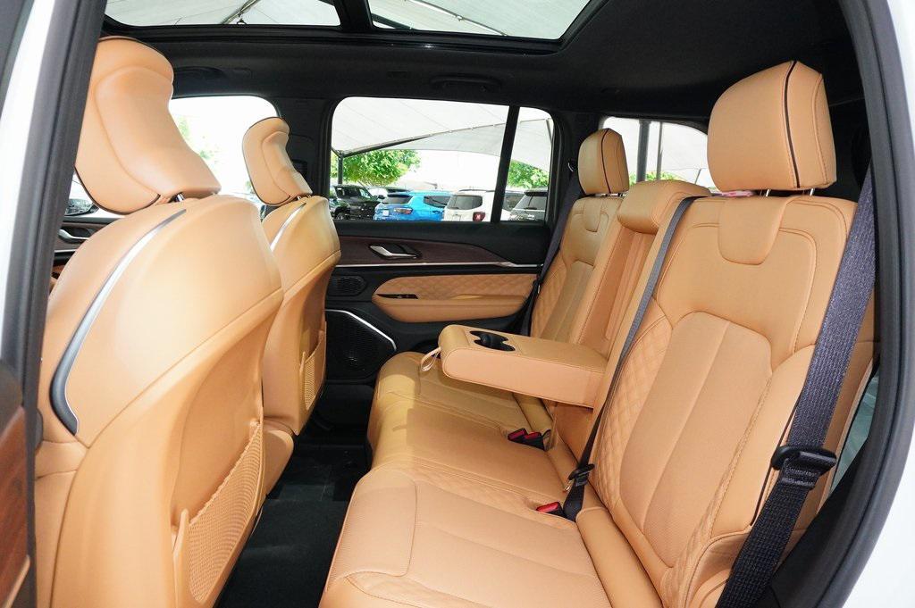new 2025 Jeep Grand Cherokee car, priced at $57,722