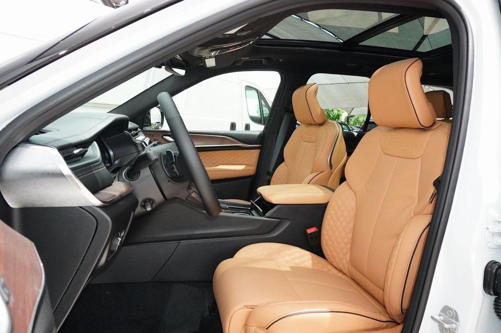 new 2025 Jeep Grand Cherokee car, priced at $57,722