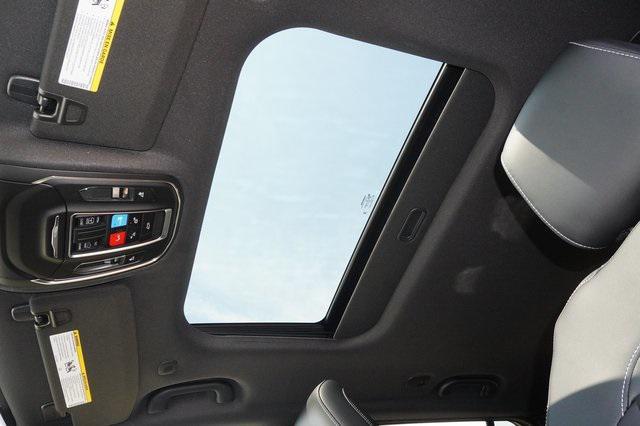 new 2025 Jeep Grand Cherokee car, priced at $40,216