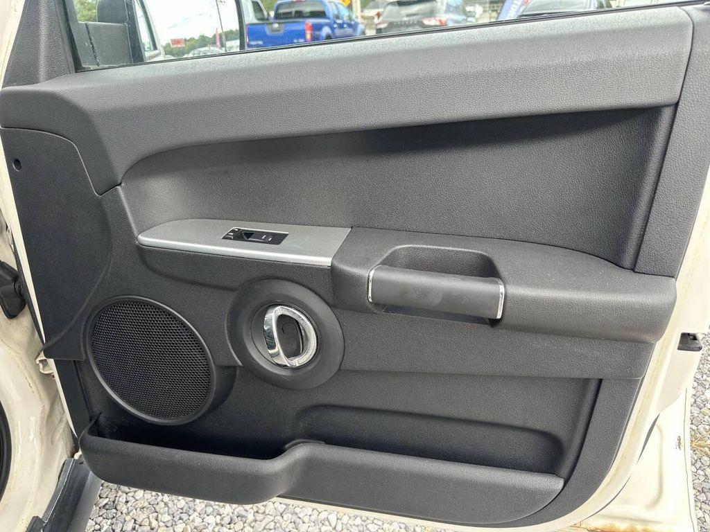used 2010 Jeep Commander car, priced at $4,100