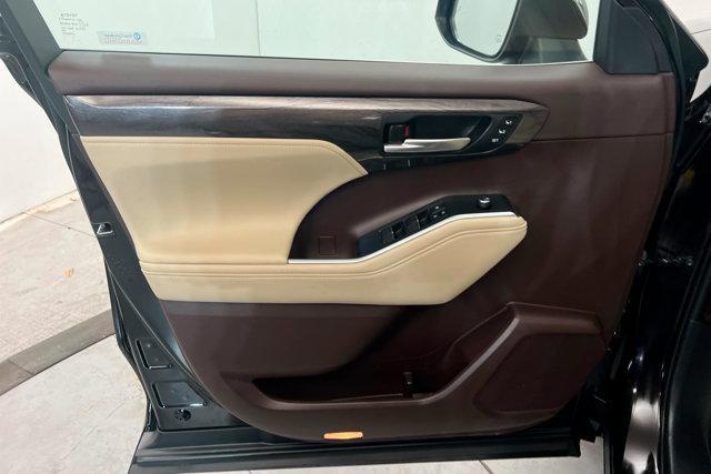 used 2021 Toyota Highlander car, priced at $39,069