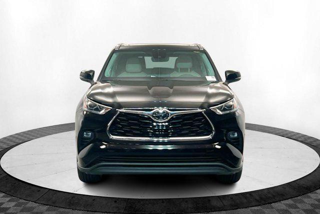 used 2021 Toyota Highlander car, priced at $39,069