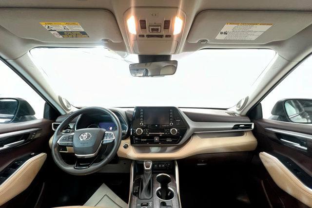 used 2021 Toyota Highlander car, priced at $39,069