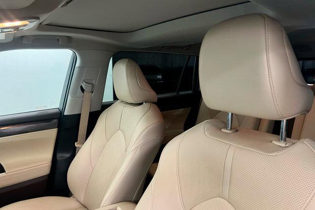 used 2021 Toyota Highlander car, priced at $39,069
