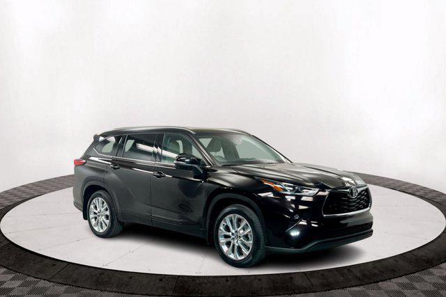 used 2021 Toyota Highlander car, priced at $39,069