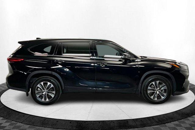 used 2022 Toyota Highlander car, priced at $33,985