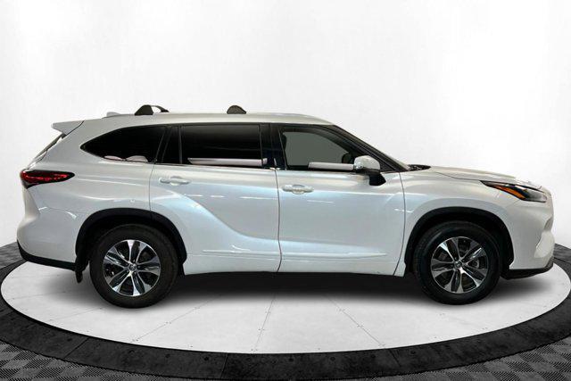 used 2022 Toyota Highlander car, priced at $33,932