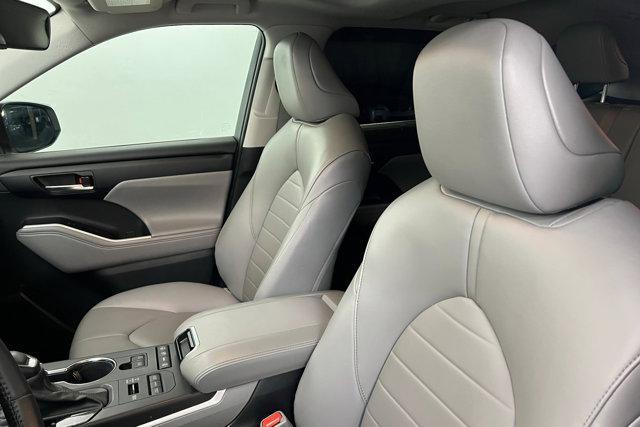 used 2022 Toyota Highlander car, priced at $33,932