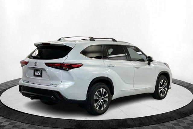 used 2022 Toyota Highlander car, priced at $33,932