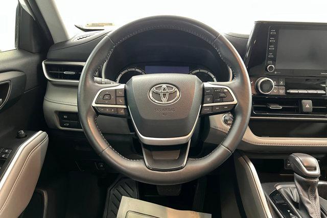 used 2022 Toyota Highlander car, priced at $33,932