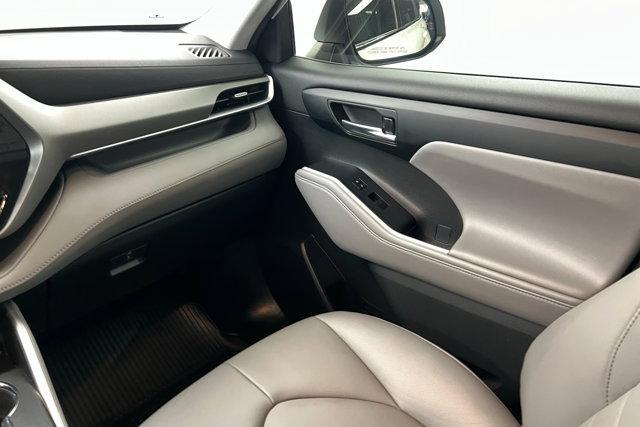 used 2022 Toyota Highlander car, priced at $33,932