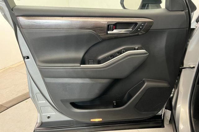 used 2023 Toyota Highlander Hybrid car, priced at $46,025