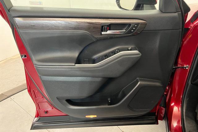 used 2022 Toyota Highlander car, priced at $45,802