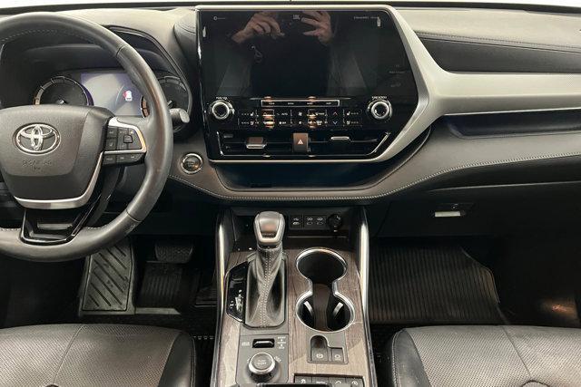 used 2022 Toyota Highlander car, priced at $45,802