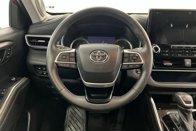 used 2022 Toyota Highlander car, priced at $45,802