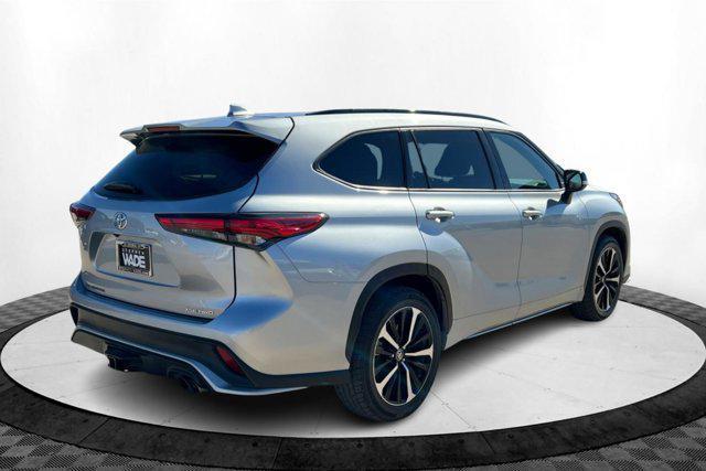 used 2022 Toyota Highlander car, priced at $35,870