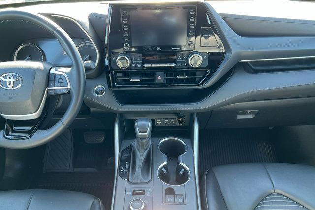 used 2022 Toyota Highlander car, priced at $35,870