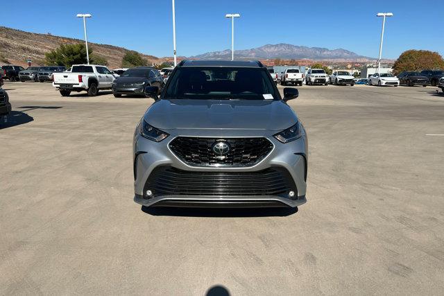 used 2022 Toyota Highlander car, priced at $35,870