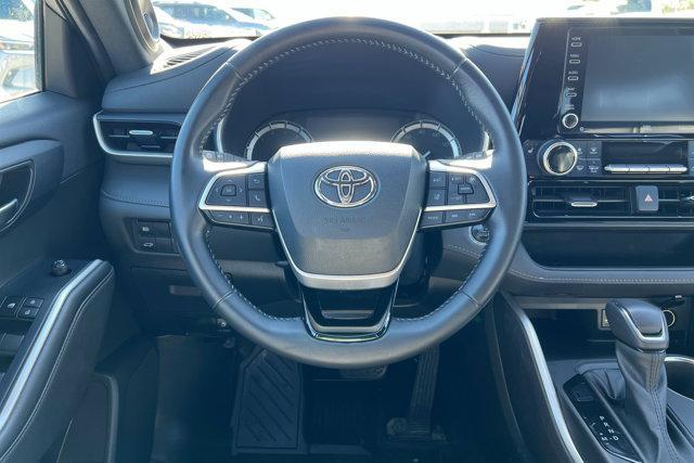 used 2022 Toyota Highlander car, priced at $35,870