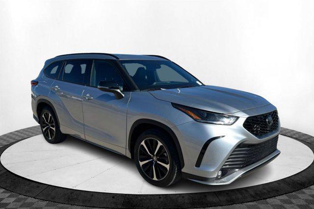 used 2022 Toyota Highlander car, priced at $35,870